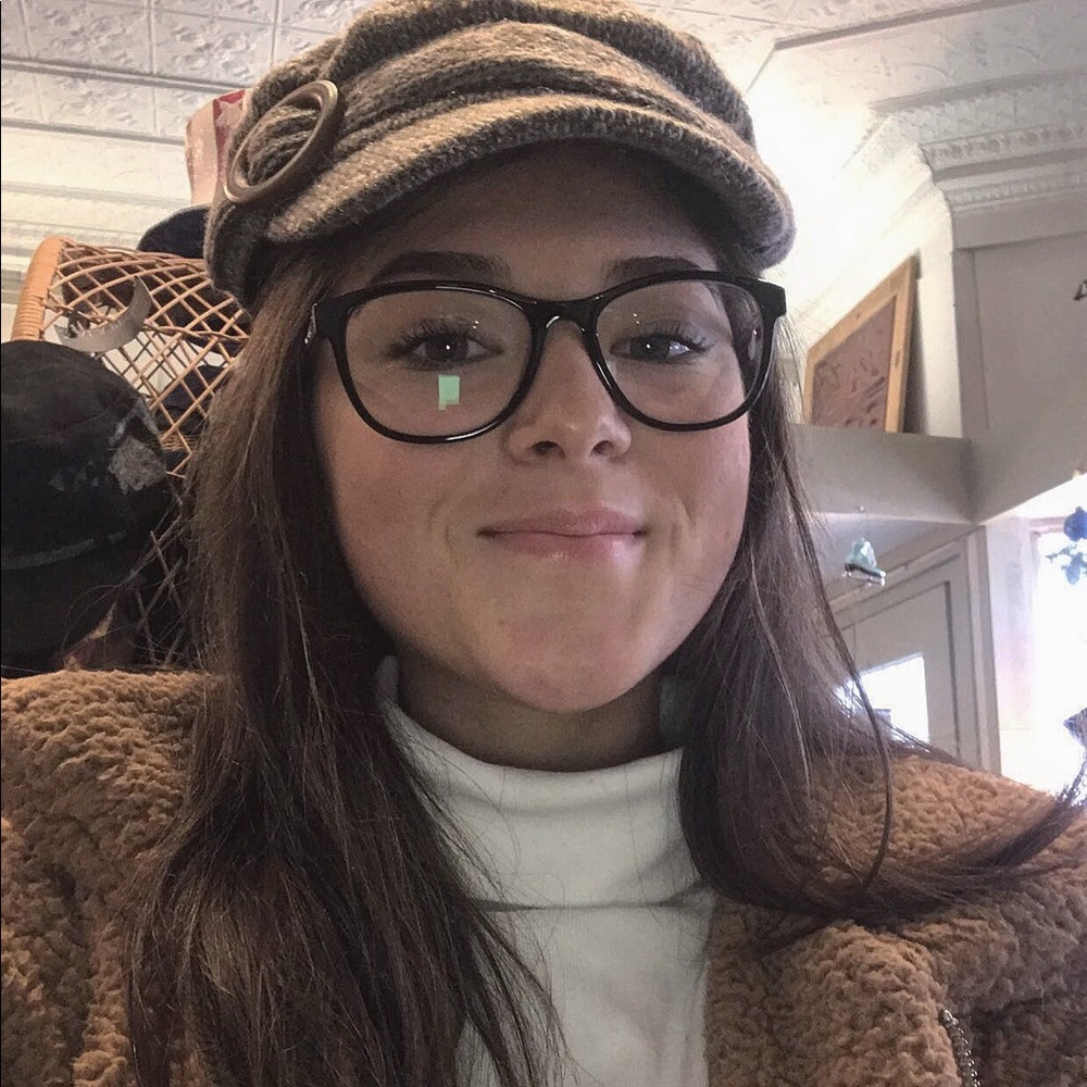 Meet your Posher, Olivia